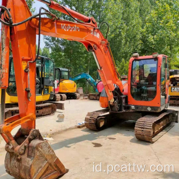 Kubota menggunakan mini excavator